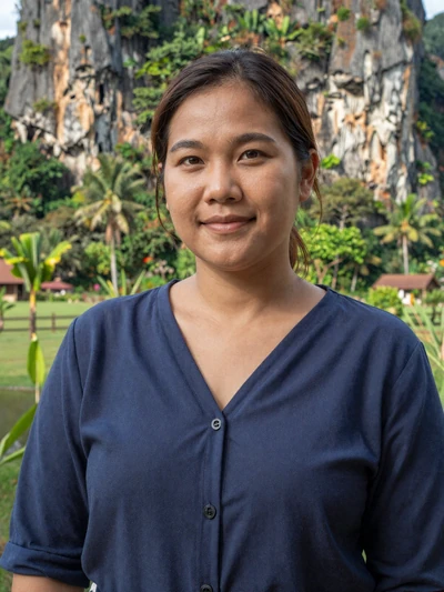 Pim, 34, from Krabi - educated Thai woman seeking serious intercultural relationship