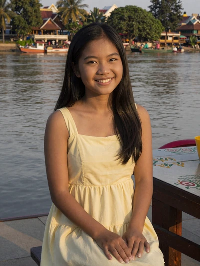 Dao, 23, from Savannakhet - young Laotian woman open to intercultural dating and love